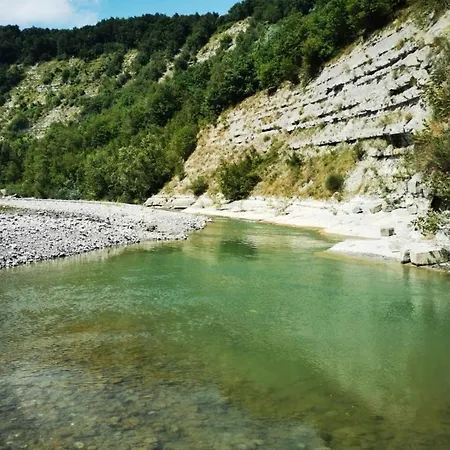 Il Nido Di Matilde _monolocale Design Sul Fiume_ * Rossena